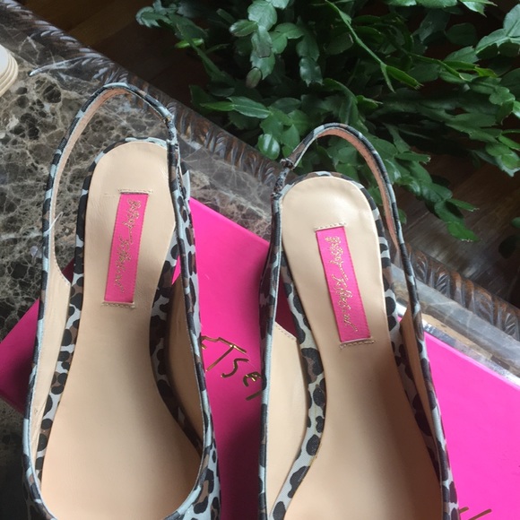 Shoes - Picture 3 of 7